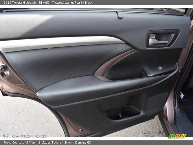 Toasted Walnut Pearl / Black 2019 Toyota Highlander SE AWD
