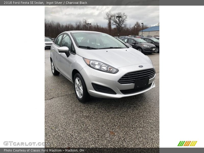 Ingot Silver / Charcoal Black 2018 Ford Fiesta SE Sedan