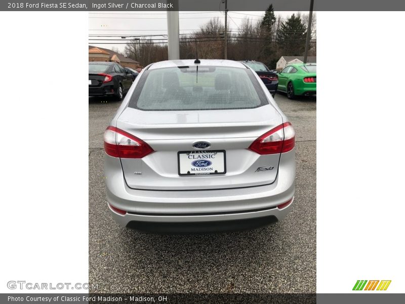 Ingot Silver / Charcoal Black 2018 Ford Fiesta SE Sedan