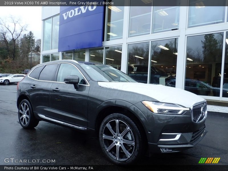 Front 3/4 View of 2019 XC60 T6 AWD Inscription