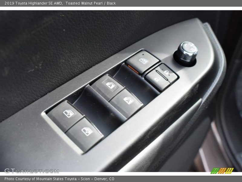 Toasted Walnut Pearl / Black 2019 Toyota Highlander SE AWD