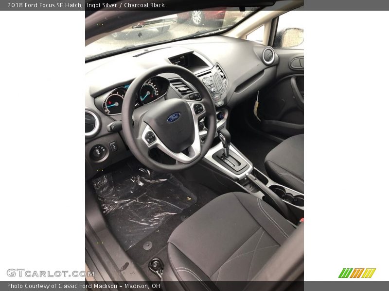 Ingot Silver / Charcoal Black 2018 Ford Focus SE Hatch