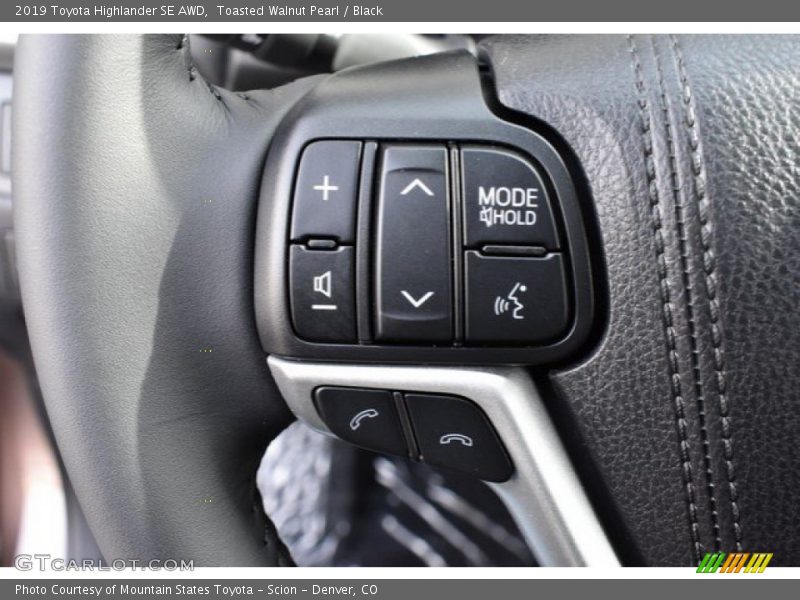 Toasted Walnut Pearl / Black 2019 Toyota Highlander SE AWD