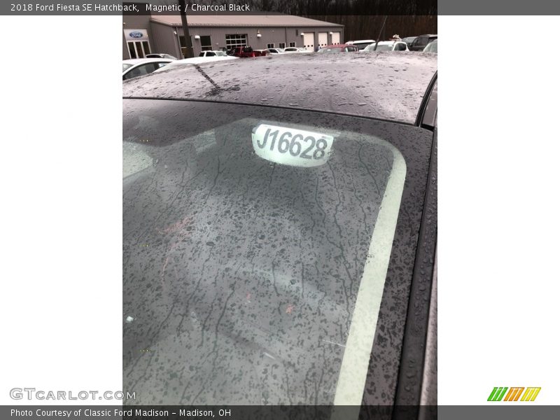 Magnetic / Charcoal Black 2018 Ford Fiesta SE Hatchback