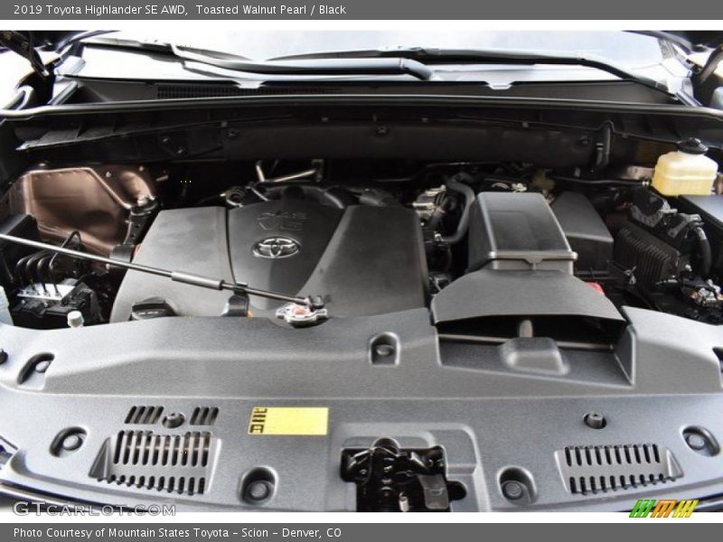 Toasted Walnut Pearl / Black 2019 Toyota Highlander SE AWD