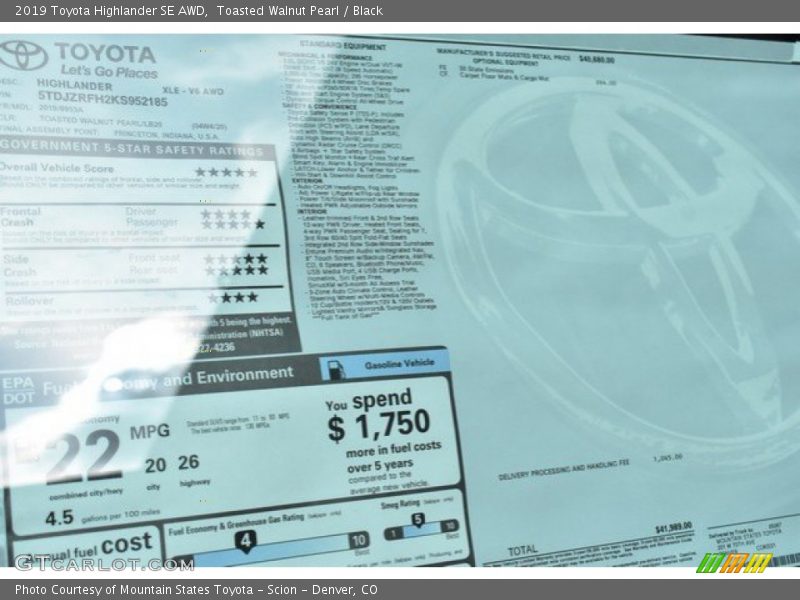 Toasted Walnut Pearl / Black 2019 Toyota Highlander SE AWD
