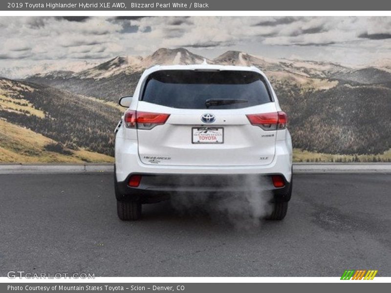 Blizzard Pearl White / Black 2019 Toyota Highlander Hybrid XLE AWD
