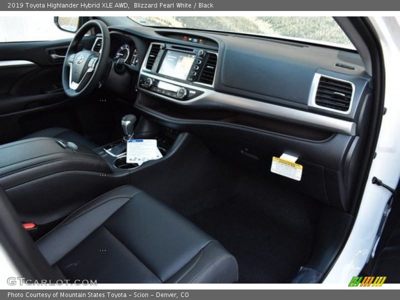 Blizzard Pearl White / Black 2019 Toyota Highlander Hybrid XLE AWD