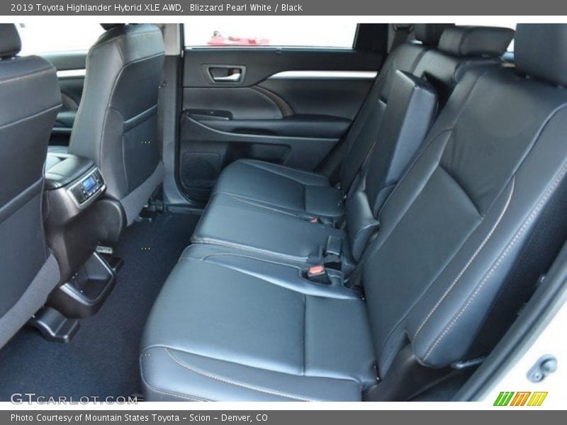 Blizzard Pearl White / Black 2019 Toyota Highlander Hybrid XLE AWD