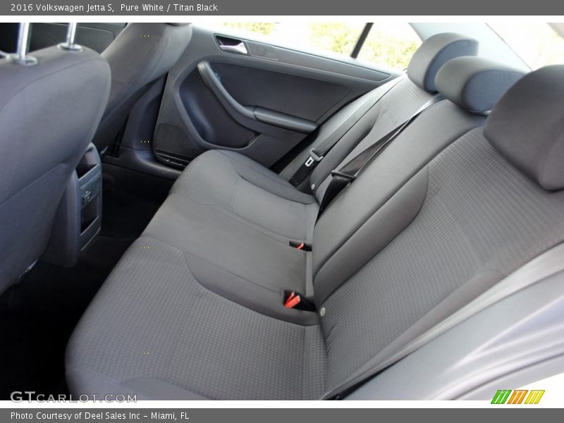 Pure White / Titan Black 2016 Volkswagen Jetta S