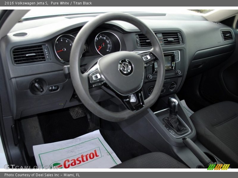 Pure White / Titan Black 2016 Volkswagen Jetta S