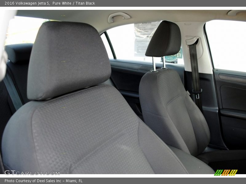 Pure White / Titan Black 2016 Volkswagen Jetta S