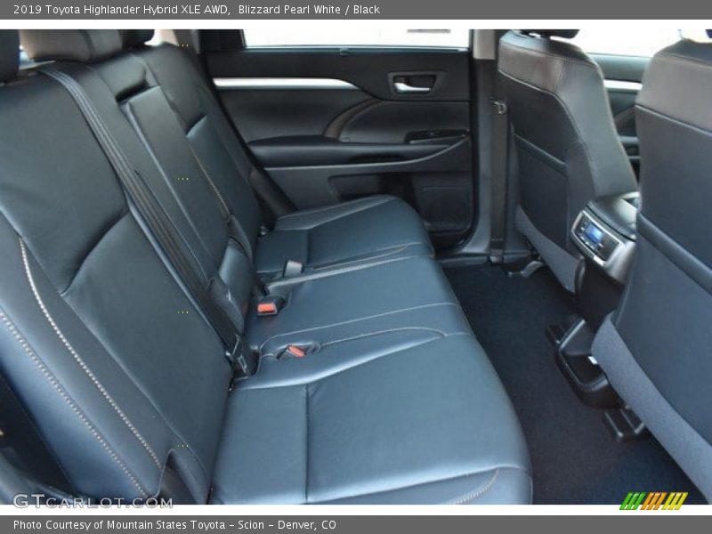 Blizzard Pearl White / Black 2019 Toyota Highlander Hybrid XLE AWD