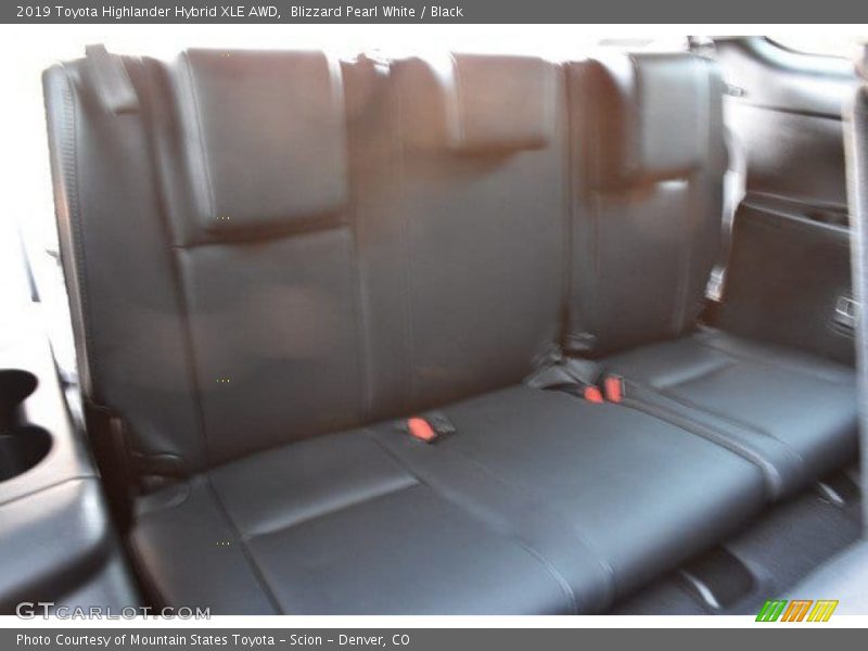 Blizzard Pearl White / Black 2019 Toyota Highlander Hybrid XLE AWD