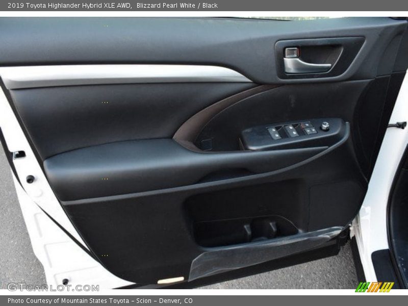 Blizzard Pearl White / Black 2019 Toyota Highlander Hybrid XLE AWD