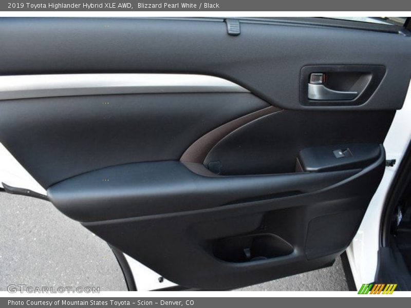 Blizzard Pearl White / Black 2019 Toyota Highlander Hybrid XLE AWD