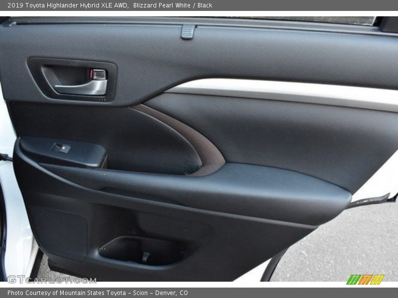 Blizzard Pearl White / Black 2019 Toyota Highlander Hybrid XLE AWD
