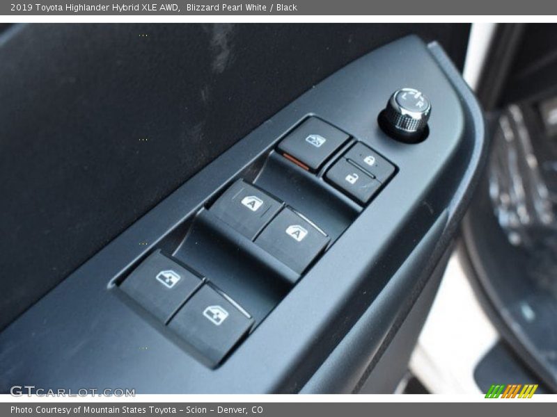 Blizzard Pearl White / Black 2019 Toyota Highlander Hybrid XLE AWD