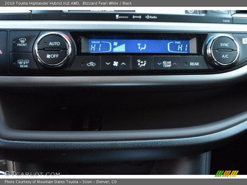 Blizzard Pearl White / Black 2019 Toyota Highlander Hybrid XLE AWD