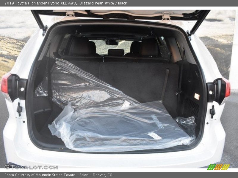 Blizzard Pearl White / Black 2019 Toyota Highlander Hybrid XLE AWD