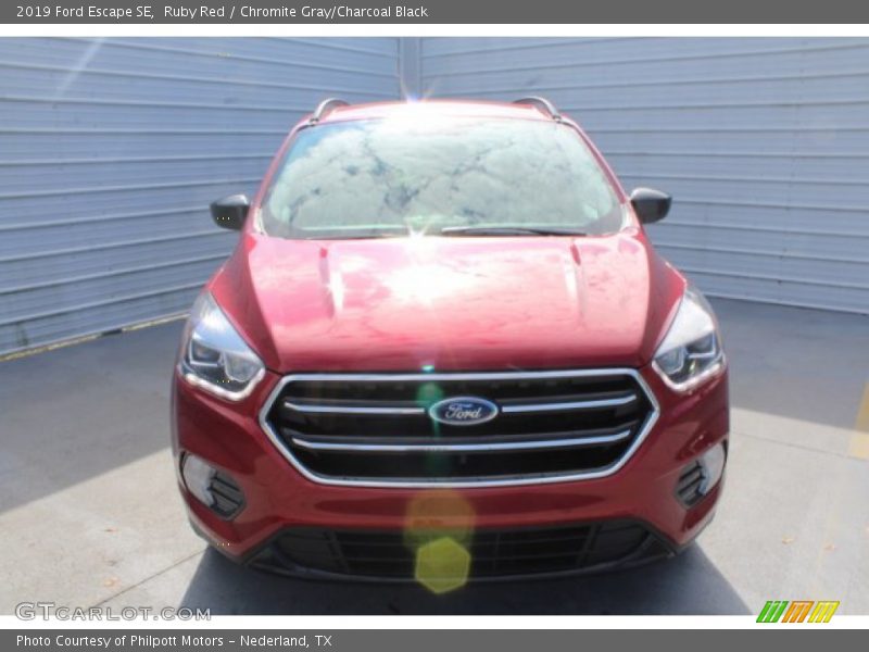 Ruby Red / Chromite Gray/Charcoal Black 2019 Ford Escape SE