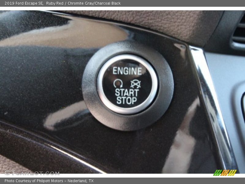 Ruby Red / Chromite Gray/Charcoal Black 2019 Ford Escape SE