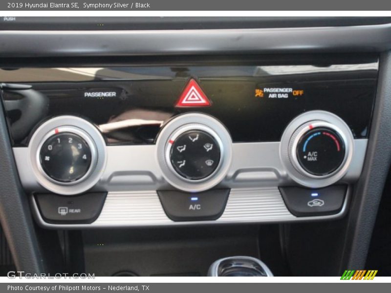 Symphony Silver / Black 2019 Hyundai Elantra SE