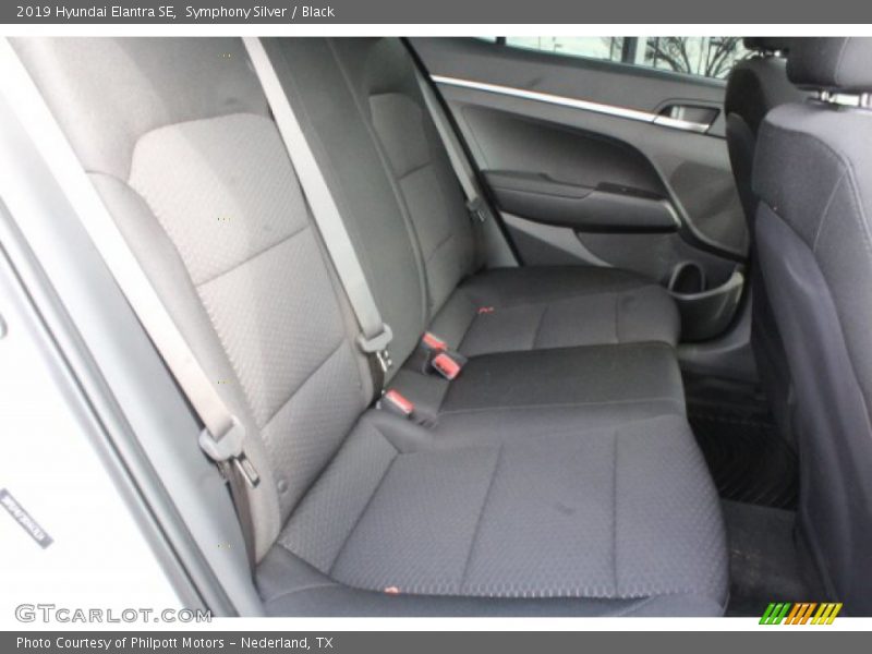 Symphony Silver / Black 2019 Hyundai Elantra SE