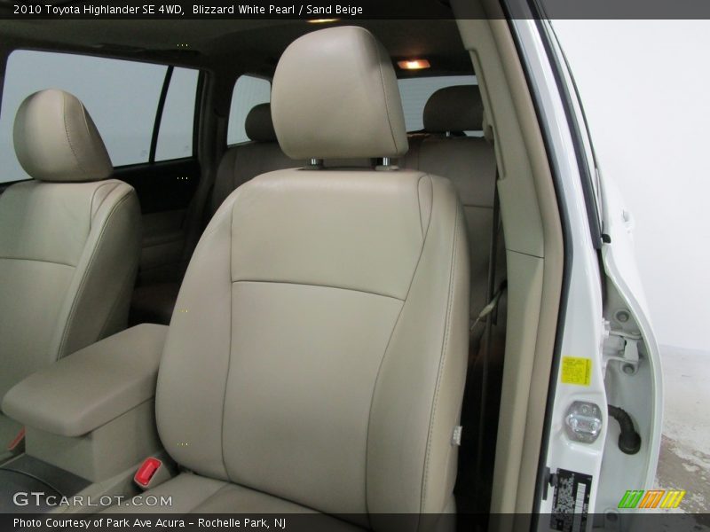 Blizzard White Pearl / Sand Beige 2010 Toyota Highlander SE 4WD
