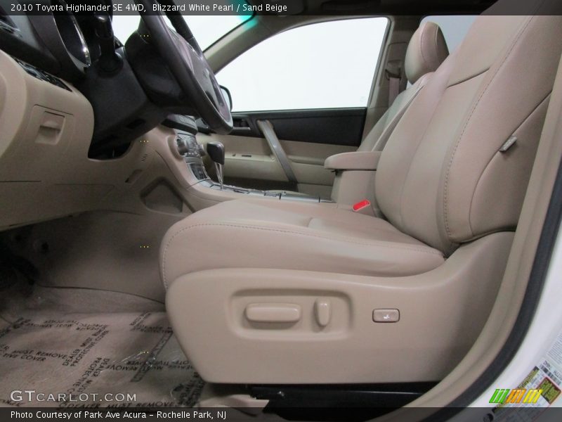 Blizzard White Pearl / Sand Beige 2010 Toyota Highlander SE 4WD
