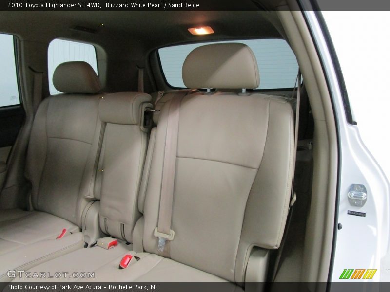 Blizzard White Pearl / Sand Beige 2010 Toyota Highlander SE 4WD