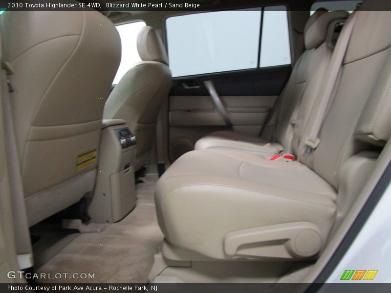 Blizzard White Pearl / Sand Beige 2010 Toyota Highlander SE 4WD