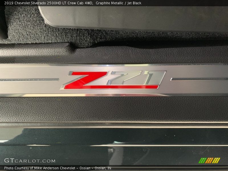 Graphite Metallic / Jet Black 2019 Chevrolet Silverado 2500HD LT Crew Cab 4WD