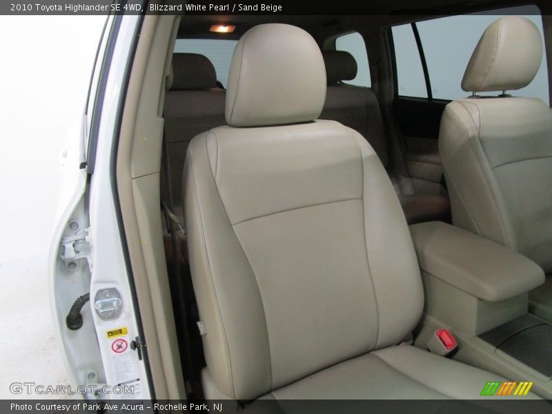 Blizzard White Pearl / Sand Beige 2010 Toyota Highlander SE 4WD