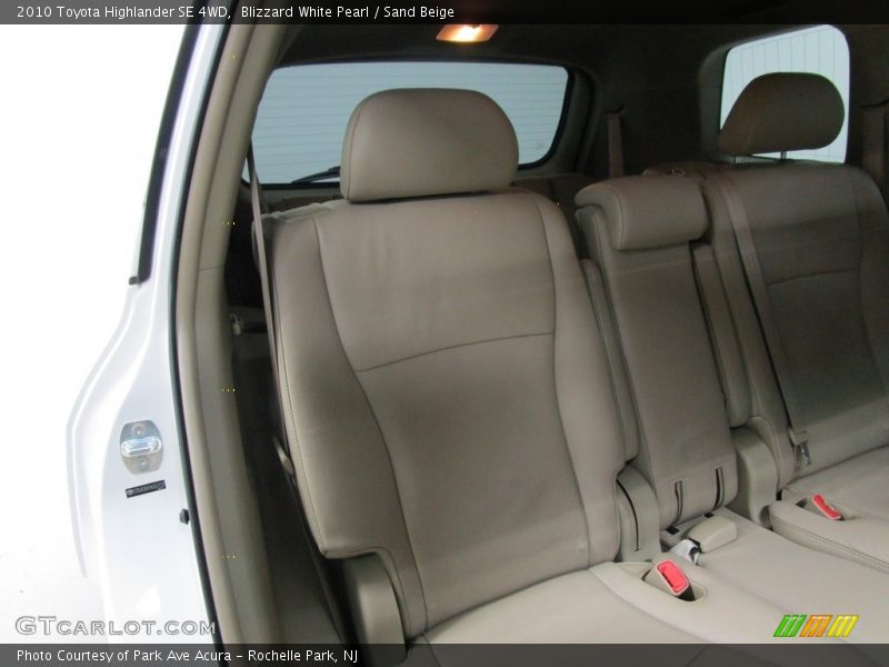 Blizzard White Pearl / Sand Beige 2010 Toyota Highlander SE 4WD