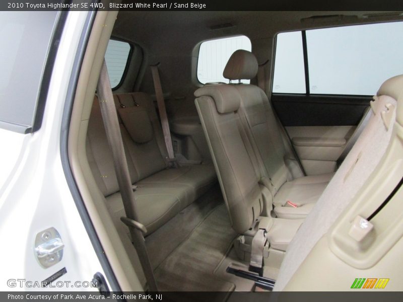 Blizzard White Pearl / Sand Beige 2010 Toyota Highlander SE 4WD