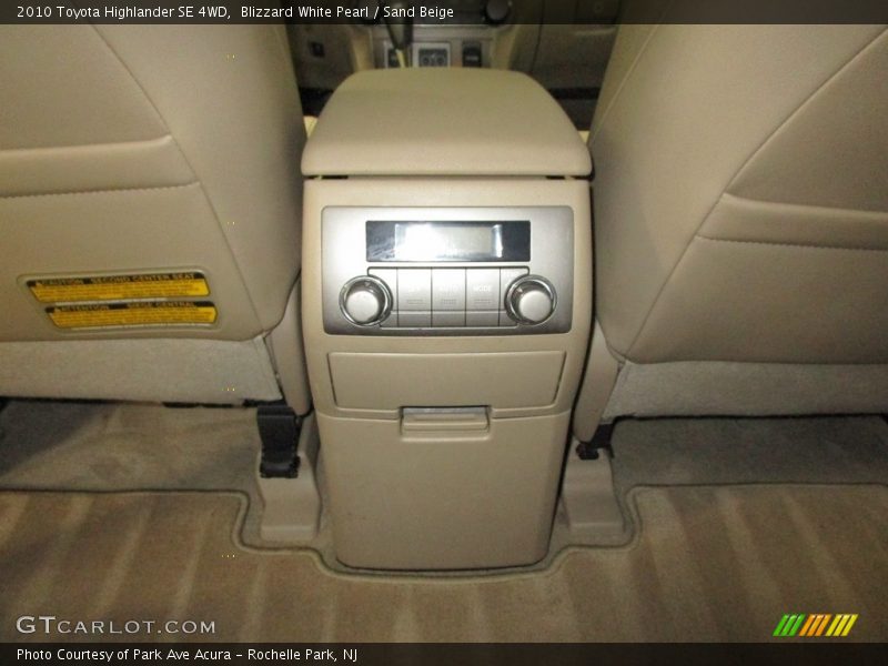 Blizzard White Pearl / Sand Beige 2010 Toyota Highlander SE 4WD