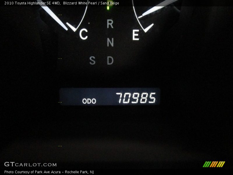 Blizzard White Pearl / Sand Beige 2010 Toyota Highlander SE 4WD