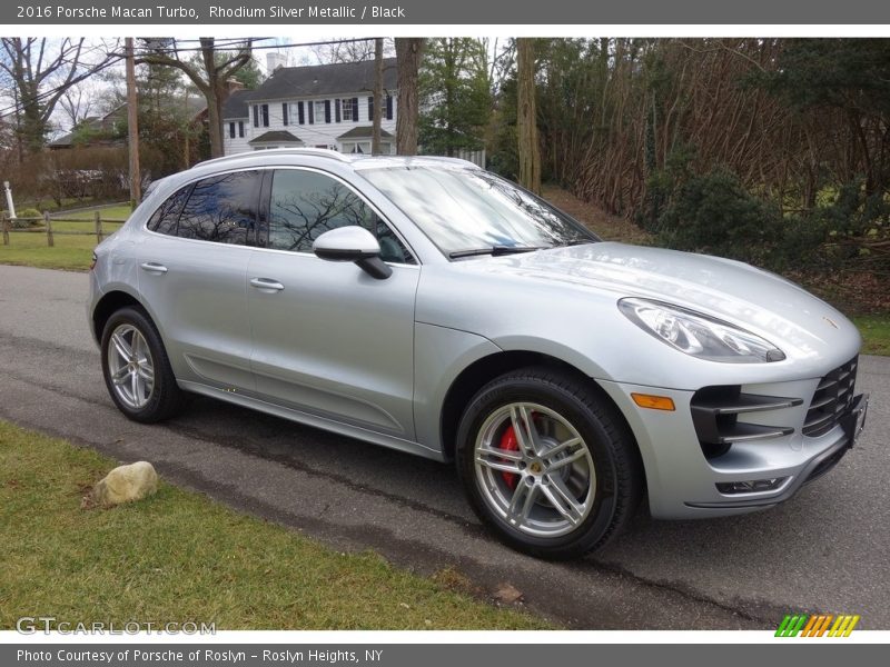 Front 3/4 View of 2016 Macan Turbo