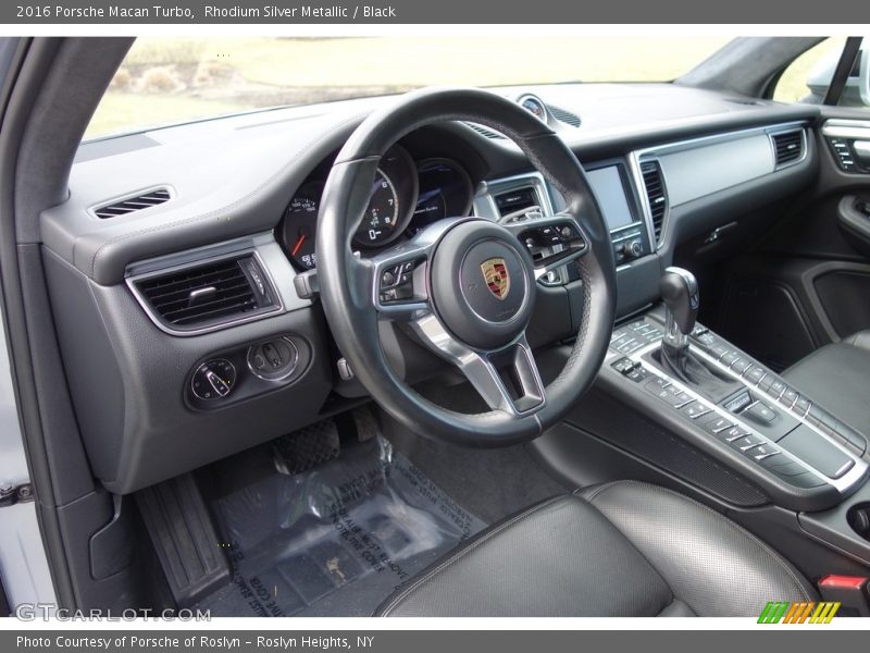 Dashboard of 2016 Macan Turbo