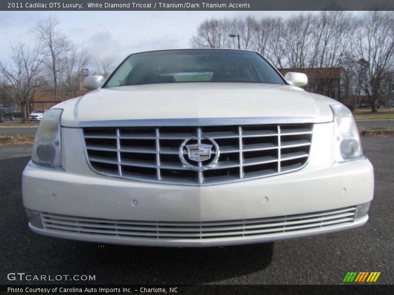 White Diamond Tricoat / Titanium/Dark Titanium Accents 2011 Cadillac DTS Luxury