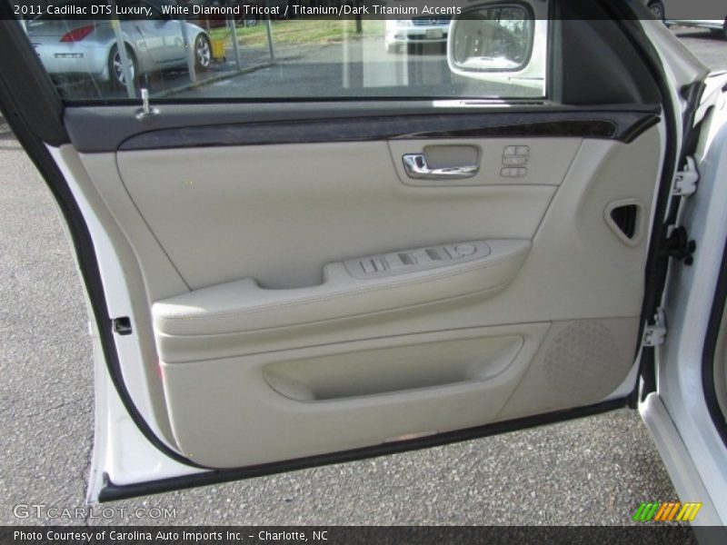 White Diamond Tricoat / Titanium/Dark Titanium Accents 2011 Cadillac DTS Luxury