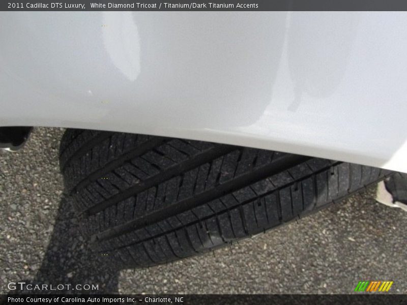 White Diamond Tricoat / Titanium/Dark Titanium Accents 2011 Cadillac DTS Luxury