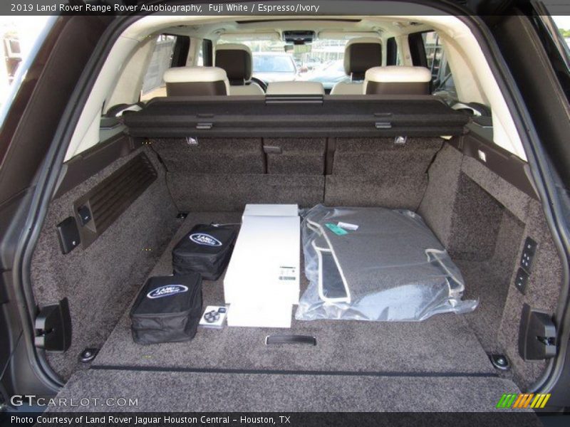  2019 Range Rover Autobiography Trunk