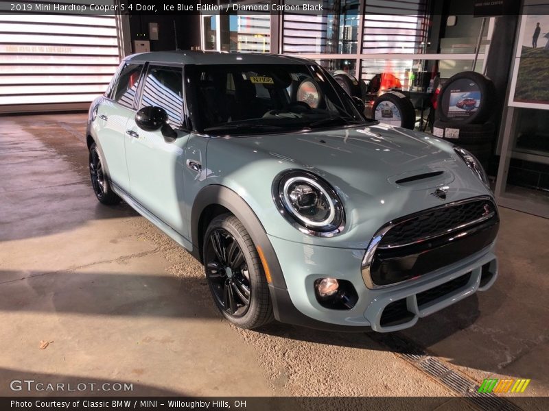 Front 3/4 View of 2019 Hardtop Cooper S 4 Door