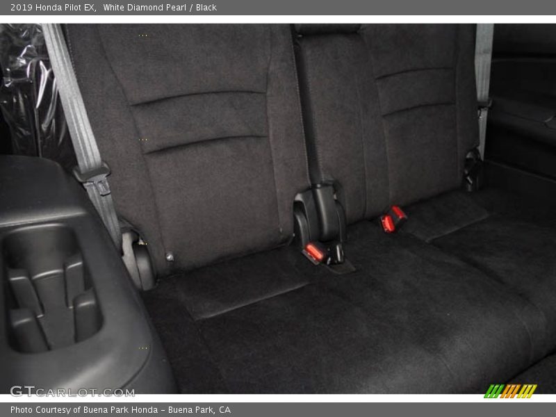 White Diamond Pearl / Black 2019 Honda Pilot EX