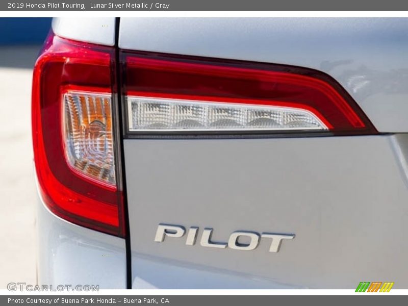 Lunar Silver Metallic / Gray 2019 Honda Pilot Touring