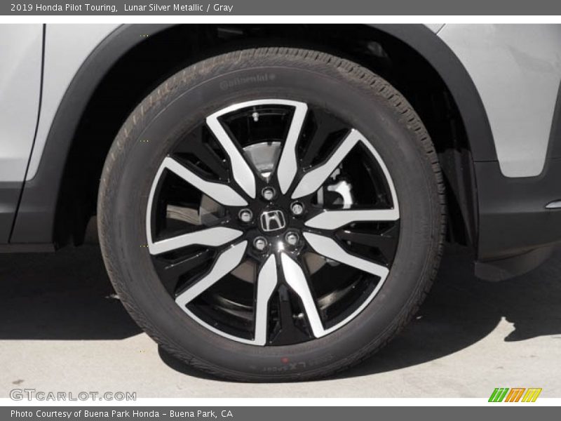 Lunar Silver Metallic / Gray 2019 Honda Pilot Touring