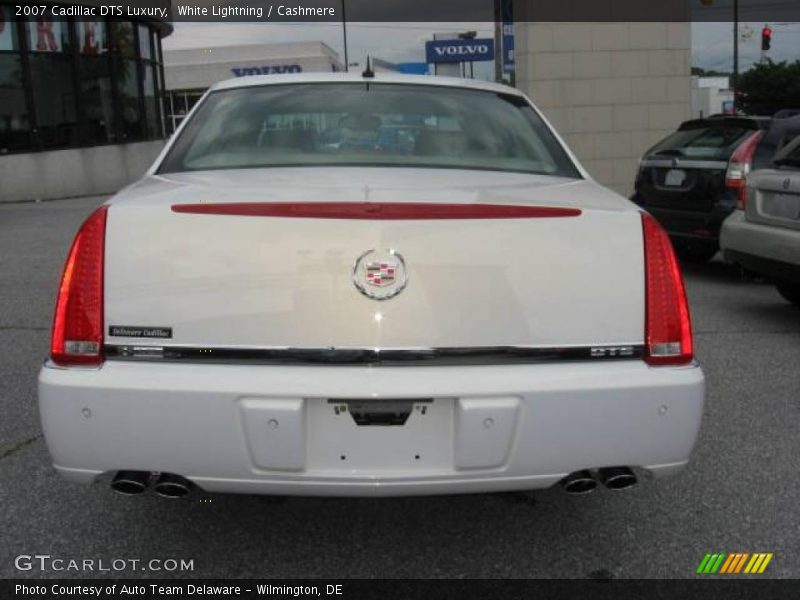 White Lightning / Cashmere 2007 Cadillac DTS Luxury