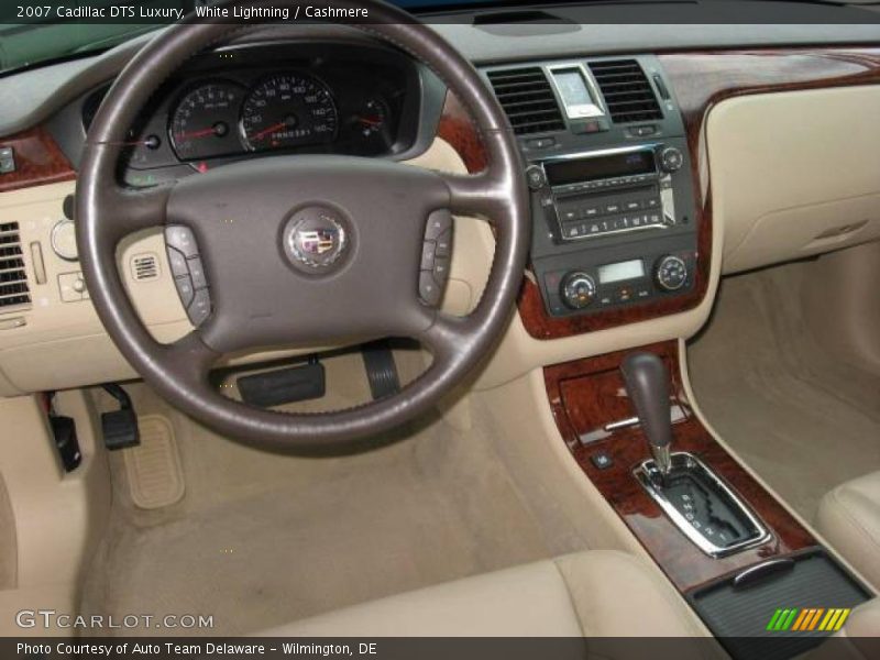 White Lightning / Cashmere 2007 Cadillac DTS Luxury
